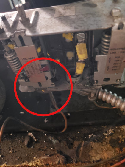 The image depicts an R404 refrigerant leak at the pressure control switch of a walk-in cooler.