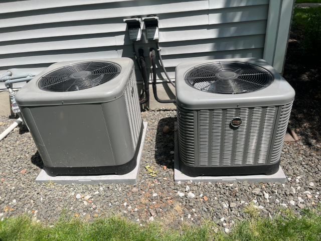 New AC installation in Clifton presents a tale of two sides. While the right AC aligns perfectly, the left side grapples with a blocked panel facing out, urging for more spatial harmony.